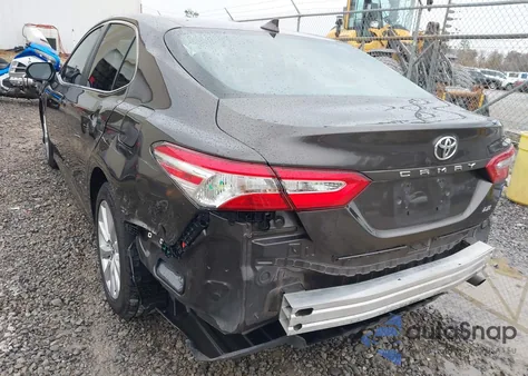 2019 Toyota Camry Le z USA, uszkodzony, nr VIN 4T1B11HK0KU178953